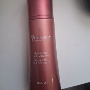 VINE VERA RESVERATROL MILK CLEANSER - 2.0 fl oz / 60 ml - BRAND NEW - SEALED